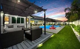 Villa Paradise Miami, Luxury Gem With Heated Pool, Game Room, Fire Pit, 3 Bed 2 Bath
